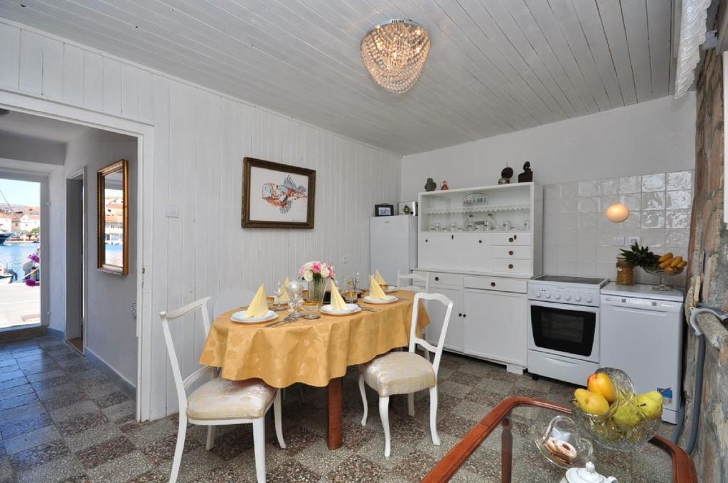 Holiday Home Gariful Милна Экстерьер фото